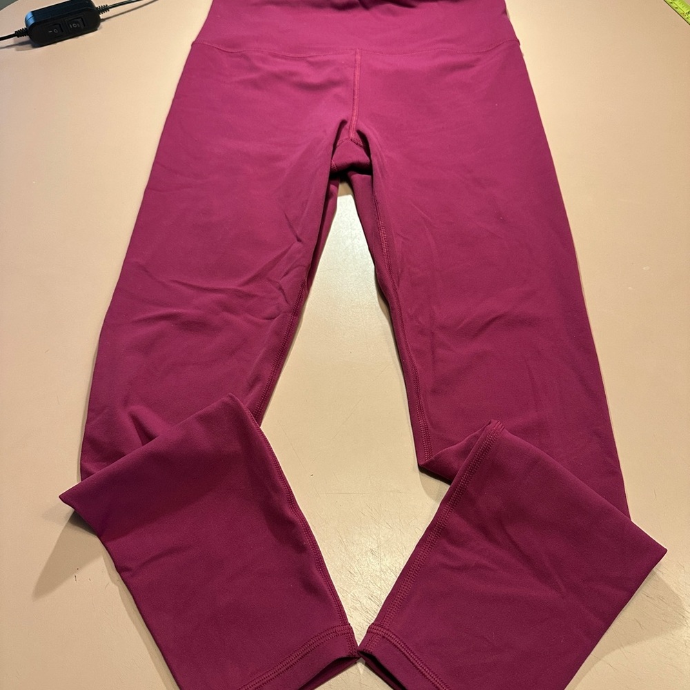 EUC. Athleta Ultra High Rise 7/8 tights